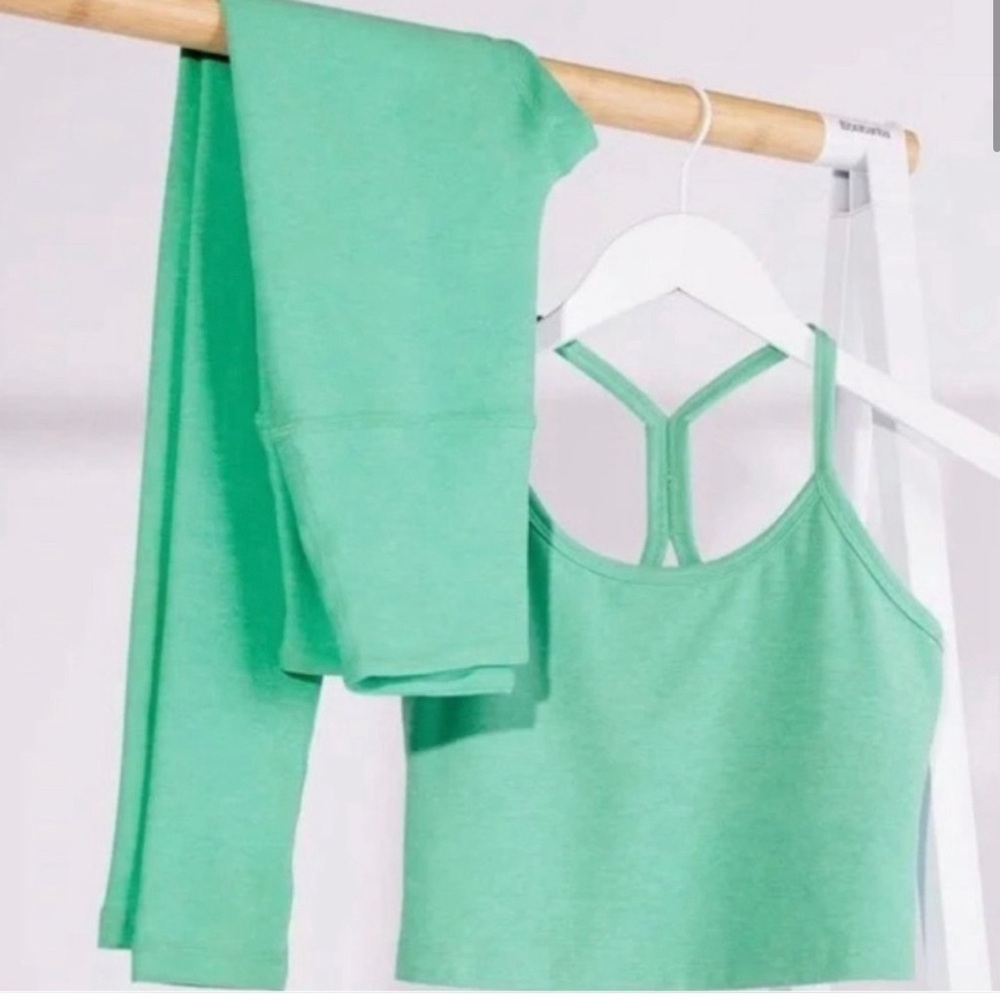 Beyond Yoga Turquoise Tank & Leggings Set. Size Medium.